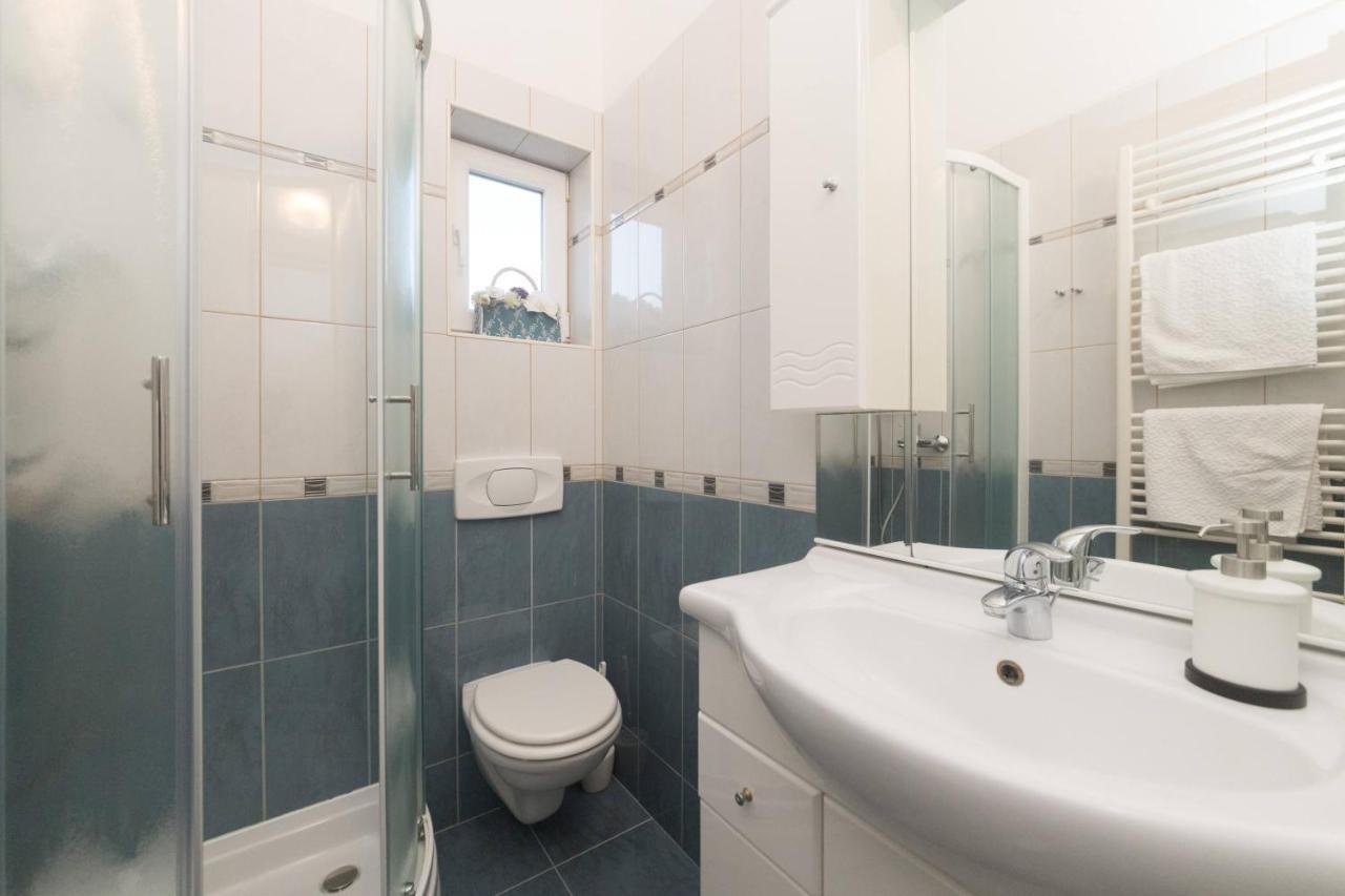 Apartmani Lenka Ugljan Exterior foto