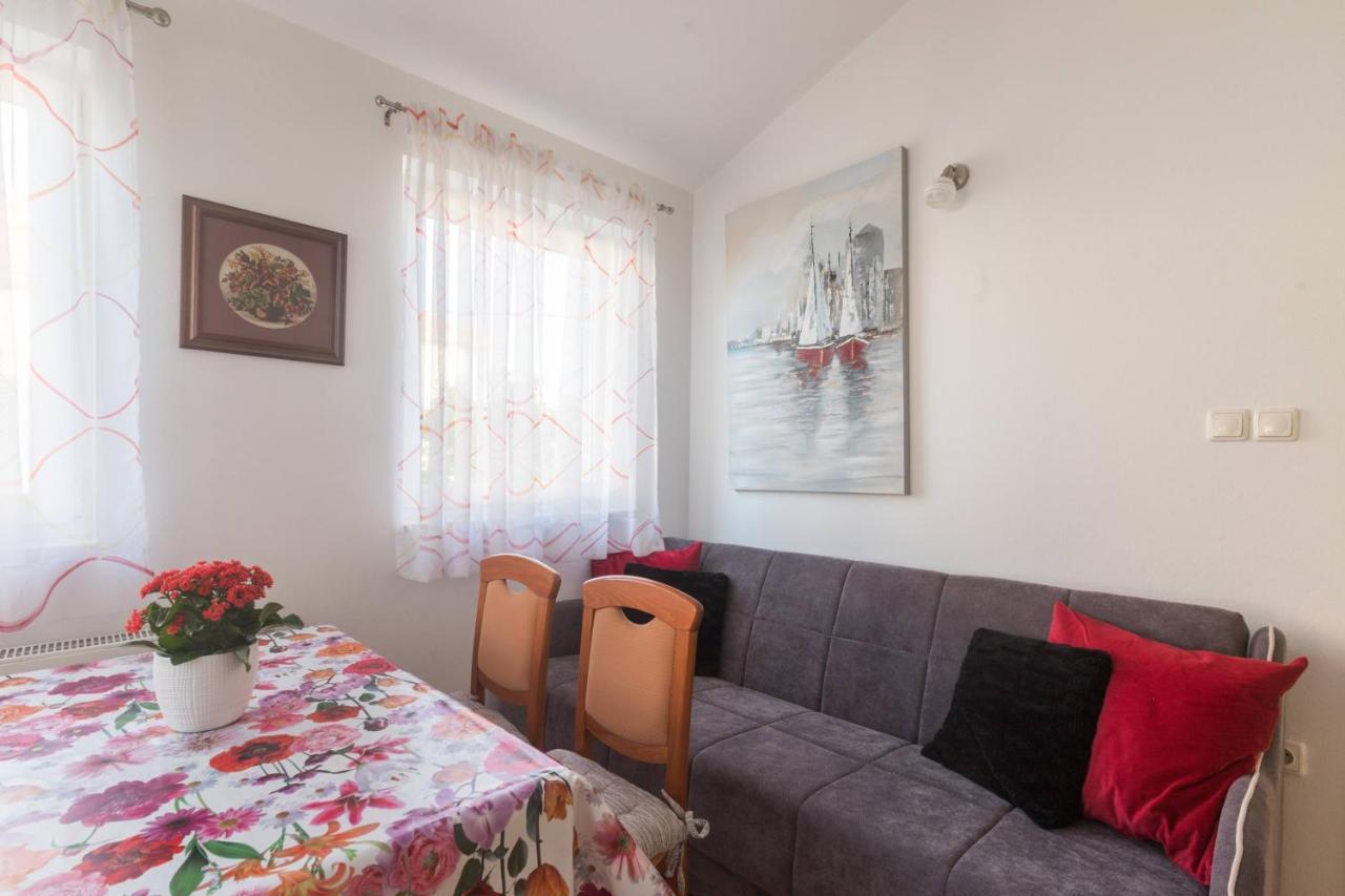 Apartmani Lenka Ugljan Exterior foto